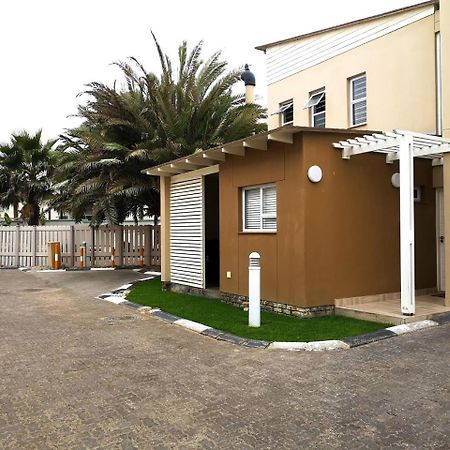 The Waterfront Cottage F12 Swakopmund Esterno foto